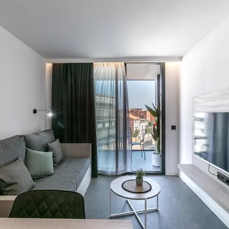 Art Apartment *